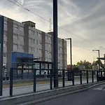 Rdc Calme Avec Parking Ferme Pres Autoroute Et Tram C Apartment