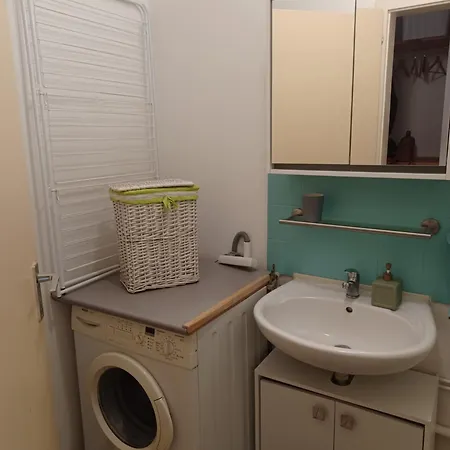 Apartmán Rdc Calme Avec Parking Ferme Pres Autoroute Et Tram C