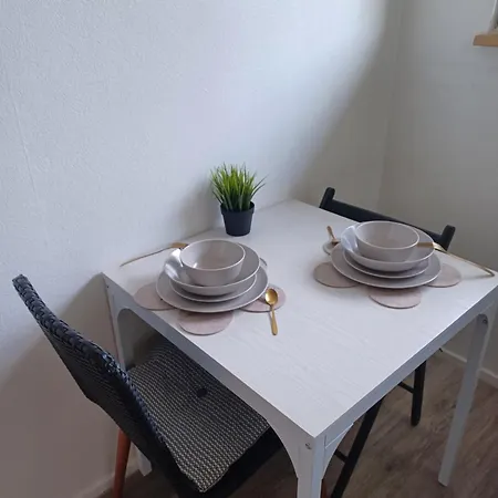 Apartment Rdc Calme Avec Parking Ferme Pres Autoroute Et Tram C *