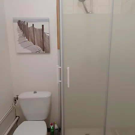 Rdc Calme Avec Parking Ferme Pres Autoroute Et Tram C شقة مُلووز