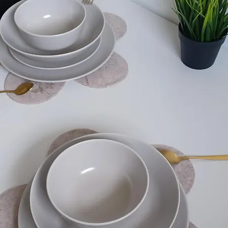 Rdc Calme Avec Parking Ferme Pres Autoroute Et Tram C *