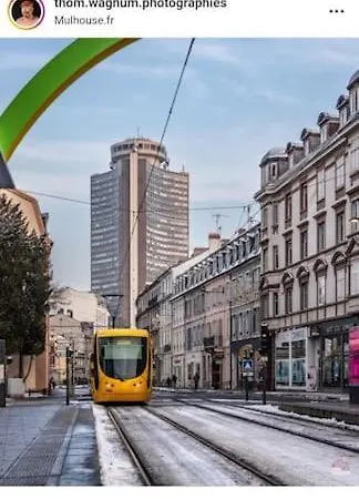 Rdc Calme Avec Parking Ferme Pres Autoroute Et Tram C