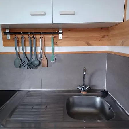 Rdc Calme Avec Parking Ferme Pres Autoroute Et Tram C مُلووز