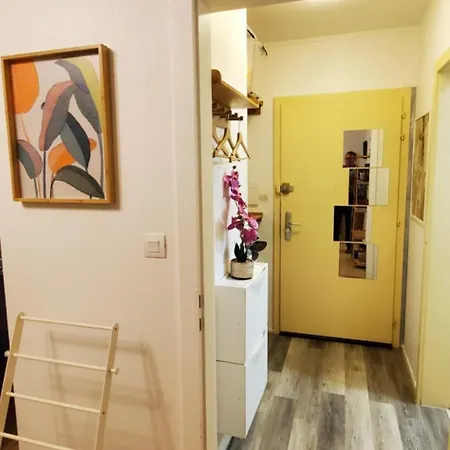 Rdc Calme Avec Parking Ferme Pres Autoroute Et Tram C Apartmán *