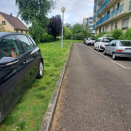 شقة Rdc Calme Avec Parking Ferme Pres Autoroute Et Tram C *