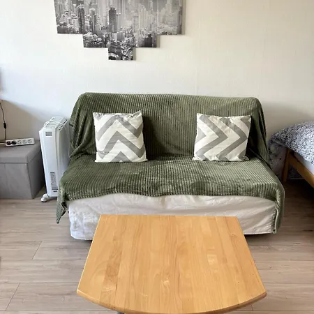 Rdc Calme Avec Parking Ferme Pres Autoroute Et Tram C * مُلووز