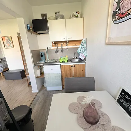 Rdc Calme Avec Parking Ferme Pres Autoroute Et Tram C شقة