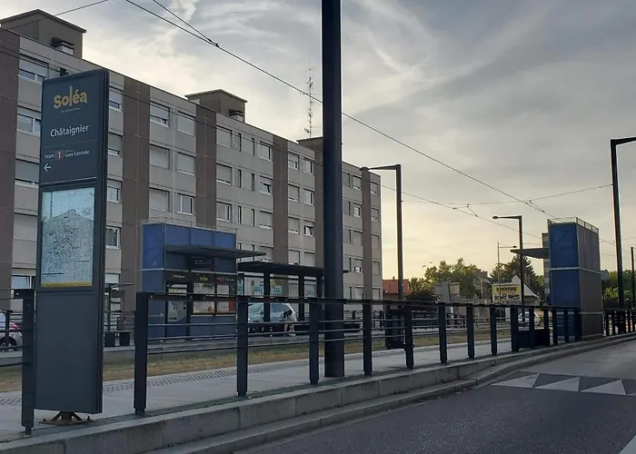 Lumineux 1 Pièce Avec Parking Fermé Et Arrêt De Tram à 100 M Appartement