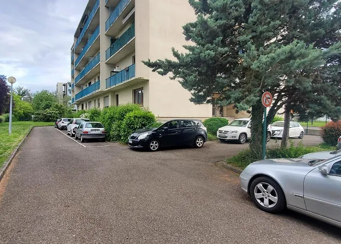 Lumineux 1 Pièce Avec Parking Fermé Et Arrêt De Tram à 100 M Appartement Mulhouse