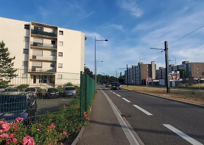 Appartement Rdc Calme Avec Parking Ferme Pres Autoroute Et Tram C